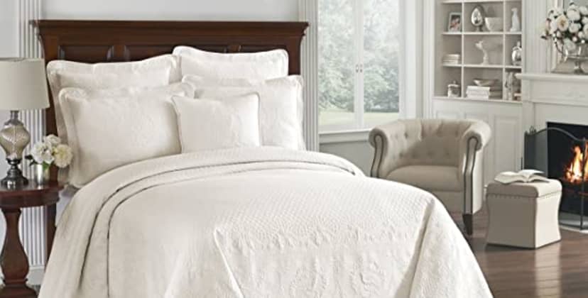 Product Image of the Historic Charleston King Charles Modern Farmhouse Floral Matelasse Bedspread